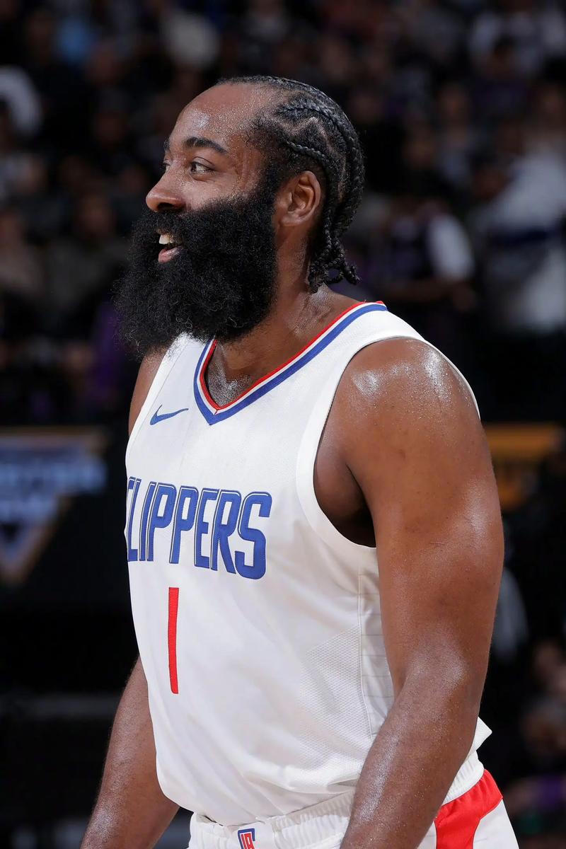 热议中超争冠：争冠悬念基本不在；申花没朋友拿不了冠军（中超夺冠热议：悬念几近消散，申花孤军难问鼎）