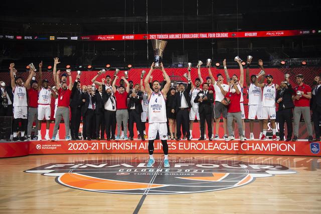 拜仁对阵圣保利全场3次射门中柱：卡尔2次、凯恩1次（拜仁战圣保利全场三度中柱：卡尔两次、凯恩一次）