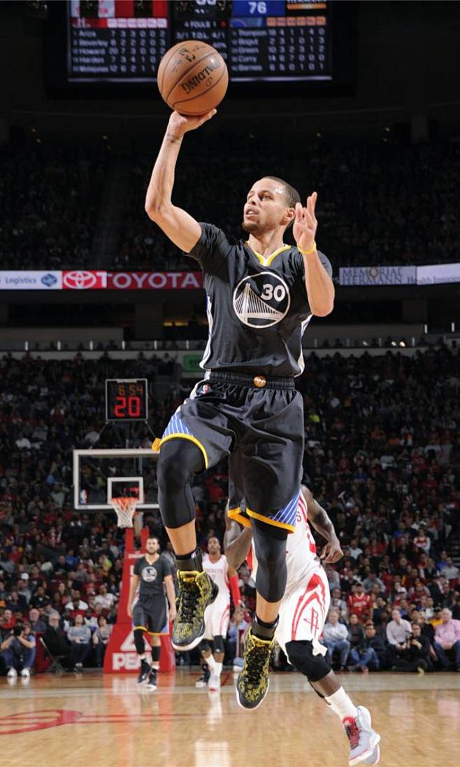 罗马诺：我可以保证，曼联将在明年签下一到两名重量级中场（罗马诺：确定无疑，曼联明年将引进一至两名顶级中场）