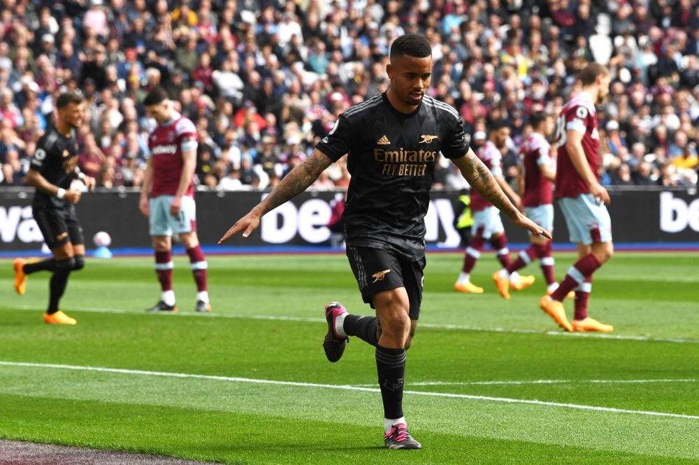 悲喜夜：拜仁造5-0惨案，阿森纳18场不败终结，保级队绝平利物浦（冰火之夜：拜仁5-0横扫，阿森纳18场不败告终，保级队绝平利物浦）