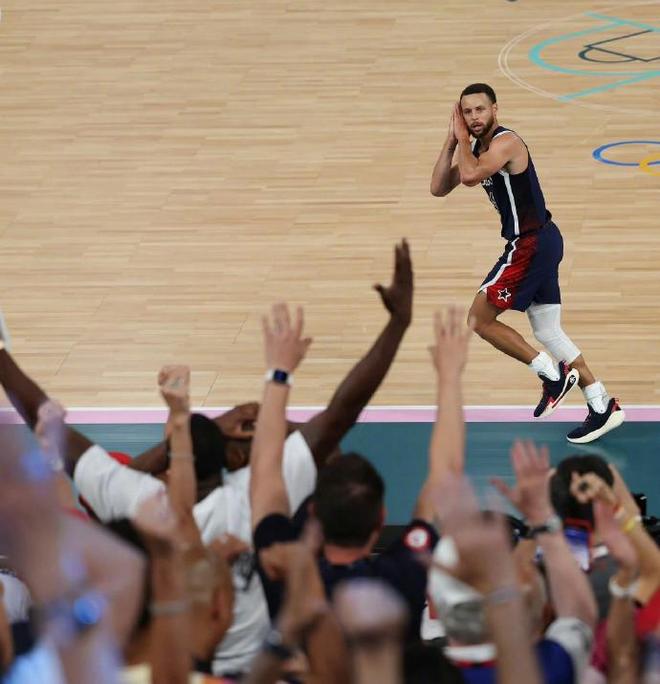 任嘉伦聚星名人赛开场秀演唱《争分夺秒》 用音乐诠释篮球真谛（任嘉伦在聚星名人赛开幕献唱《争分夺秒》，以歌声解读篮球精神）