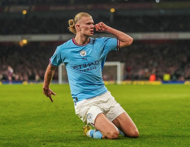 环足奖年度最佳总监候选：坎波斯、爱德华兹&理查德-休斯在列（坎波斯、爱德华兹与理查德-休斯入围环足奖年度最佳总监）