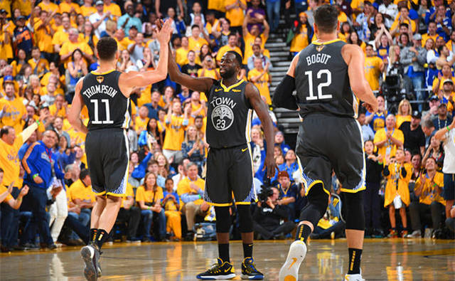 国际米兰圆领卫衣，太漂亮啦想要（国际米兰圆领卫衣，美到想入手）