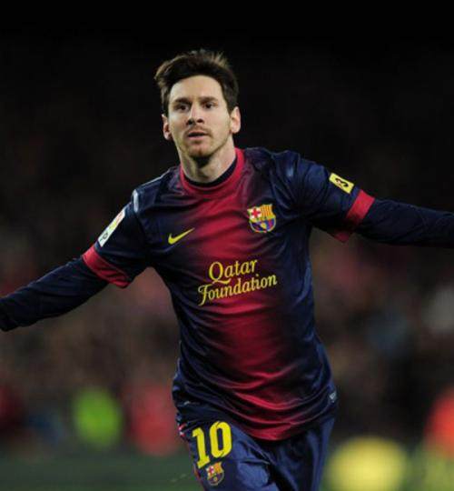 搞笑！哈特夺冠庆祝偷掐布伦森屁股，被摄像机全程拍下（笑翻！哈特夺冠庆祝悄悄捏布伦森臀部，镜头全程记录）