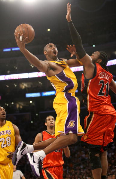 韦瑟斯庞&米奇合砍42分，难阻青岛遭遇赛季首败（韦瑟斯庞与米奇联手轰42分，青岛仍吞赛季首败）